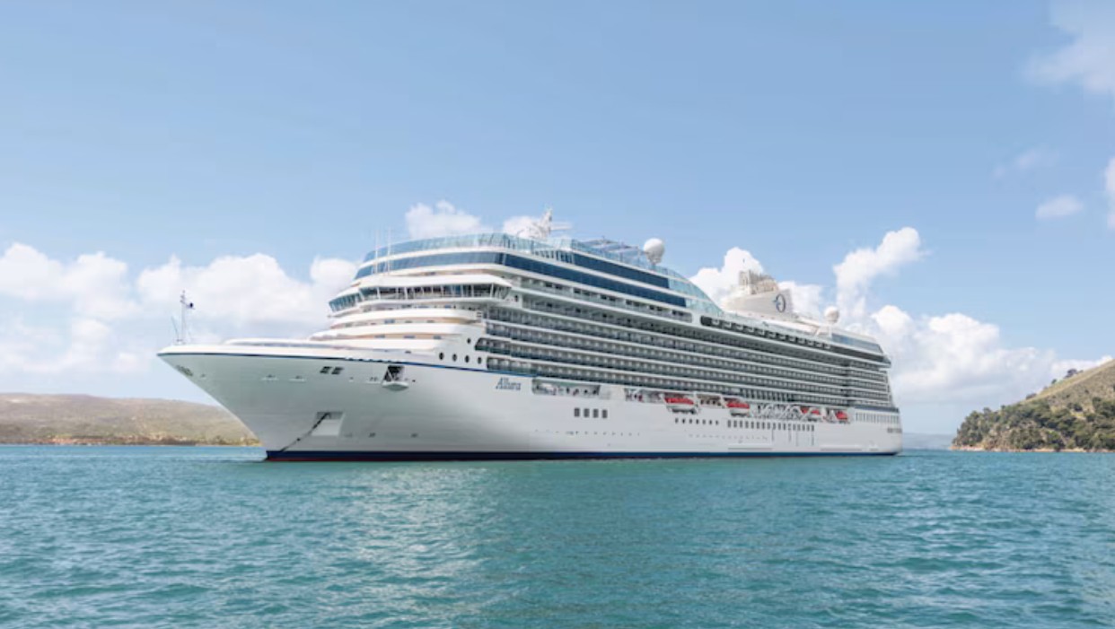 Allura — Desire charter vessel