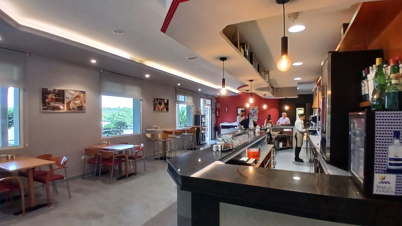 Café and tavern bar