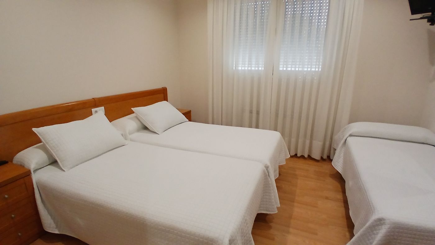 Twin guest room